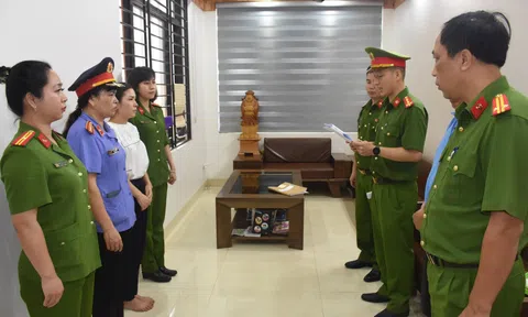 Khởi tố, bắt tạm giam 2 cán bộ Sở (nguyên Giám đốc và nữ Kế toán trưởng) tham ô tài sản