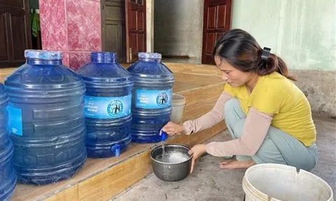 'Dẫn mặn nhập đồng' để nuôi tôm: Người dân chịu cảnh 'khát nước sạch'