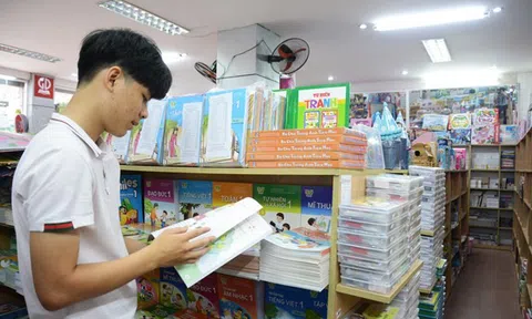“Bộ GD-ĐT nên biên soạn một bộ SGK, nhưng không phải bây giờ"
