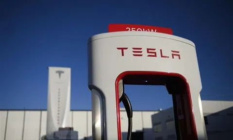 Tesla bán số lượng sạc xe điện trị giá 100 triệu USD cho Tập đoàn BP
