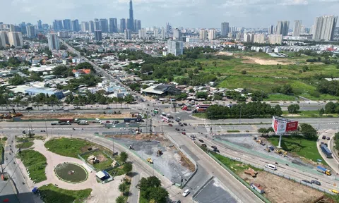 Nút giao thông gần 4.000 tỉ, lớn nhất TP.HCM đang thi công ra sao?