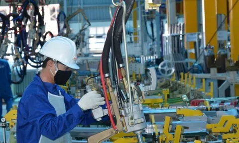 Thủ tướng yêu cầu tháo gỡ khó khăn, hỗ trợ doanh nghiệp phục hồi sản xuất