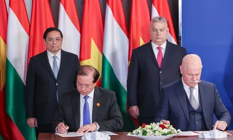 Việt Nam - Hungary ký ba văn kiện hợp tác