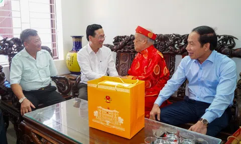 Đối tượng chính sách nào được tặng quà Tết Giáp Thìn 2024?