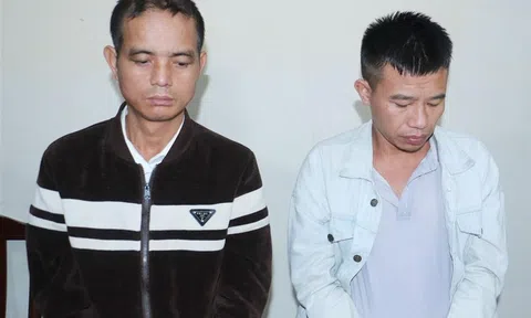 Bắt 02 đối tượng vận chuyển trái phép chất ma tuý, thu giữ 15 bánh heroin