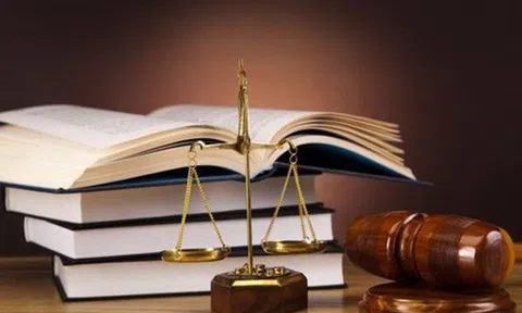 UBND cấp xã có được ký hợp đồng lao động chuyên trách các Chương trình mục tiêu quốc gia?