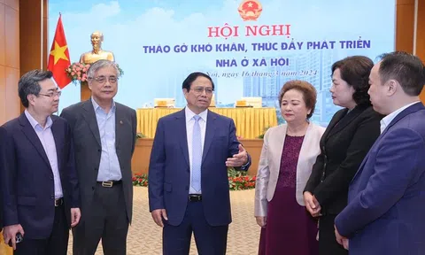 Thủ tướng: Không phải những nơi xa xôi, vắng vẻ, không làm được nhà ở thương mại thì làm nhà ở xã hội
