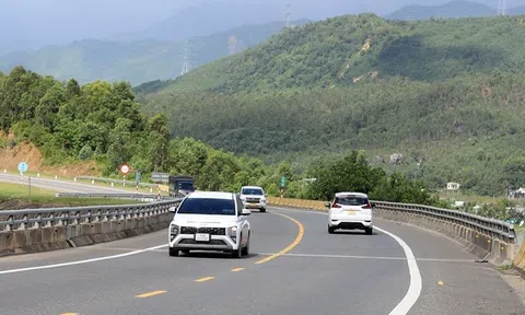 Cao tốc đầu tư phân kỳ phải tối thiểu từ 4 làn xe