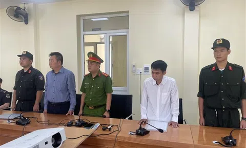 Hà Giang: Khởi tố, bắt tạm giam Chi cục trưởng và công chức Hải quan cửa khẩu Xín Mần