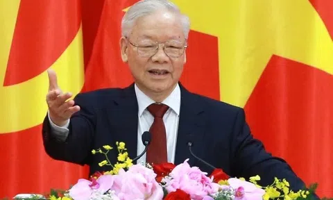 Có một ngôi sao sáng, một ngọn lửa đỏ rực không bao giờ tắt