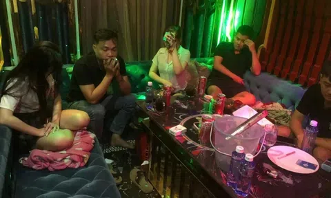 TP.Hồ Chí Minh: ''Đột kích'' phòng thu âm, bắt quả tang nhóm đối tượng phê ma tuý