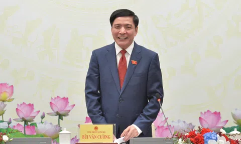 Từ nay đến hết 2024: Tập trung kiện toàn nhân sự cấp cao và cấp ủy chính quyền các cấp