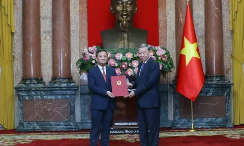 Tổng Bí thư, Chủ tịch nước Tô Lâm trao quyết định bổ nhiệm Đại sứ Việt Nam tại Lào