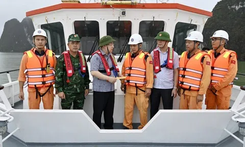 Ứng cứu gần 70 người và tàu thuyền trên biển do ảnh hưởng của mưa bão