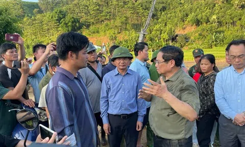 Thủ tướng kiểm tra, chỉ đạo tìm kiếm người mất tích tại bản Làng Nủ