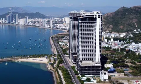 Rao bán 14 lần chưa có ai mua, Agribank tiếp tục hạ giá siêu cao ốc ở Nha Trang