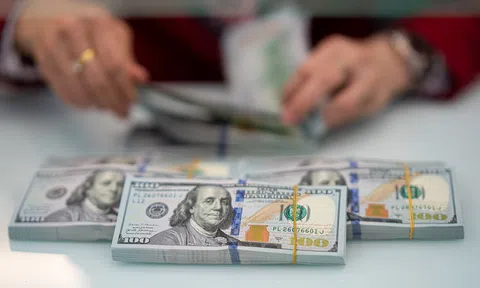 Ngân hàng Nhà nước lần đầu tiên tăng giá bán USD lên trên 26.000 đồng