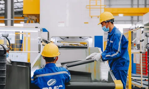 Đại gia buôn thép SMC báo lãi giảm sốc 99%