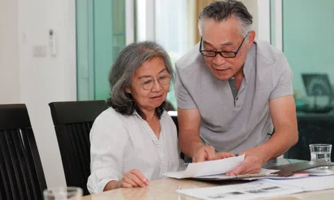 Người tiết kiệm tiền và người không tiết kiệm tiền có cuộc sống khác nhau ở tuổi trung niên