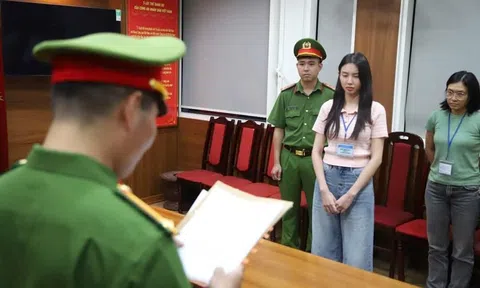Khởi tố Nguyễn Thúc Thùy Tiên