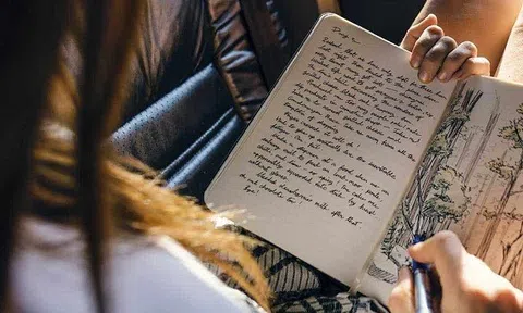 Bố tái hôn chỉ sau 1 năm mẹ mất, tôi ghét mẹ kế vô cùng cho đến khi đọc được những dòng ấy, cả thế giới trong tôi sụp đổ