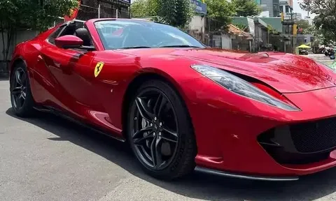Đại gia Hà Nội chơi lớn khi tậu siêu xe mui trần Ferrari 812 GTS có giá gần 1 triệu USD
