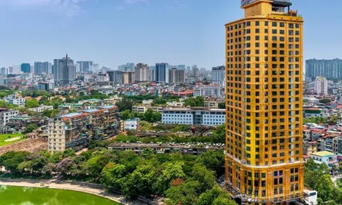 Doanh nghiệp đứng sau khách sạn dát vàng báo lỗ