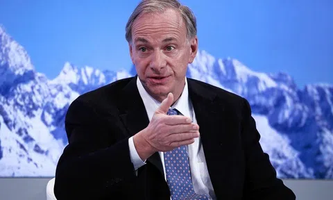 Tỷ phú Ray Dalio: “Vàng vẫn là đồng tiền an toàn nhất”, cảnh báo thế giới tiến gần một “cuộc chiến vốn”