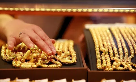 Đừng thử vàng bằng lửa, 3 cách phân biệt vàng thật giả đến học sinh cấp 2 cũng làm được