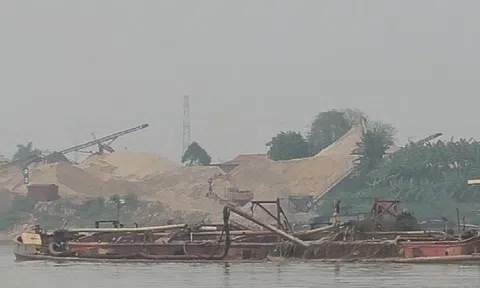 Xử phạt gần 200 triệu đồng đối với cát tặc ‘’móc ruột” lòng sông ở Phú Thọ