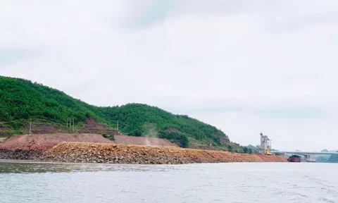 Quảng Ninh: Hơn 10 năm cảng xây dang dở, gây ô nhiễm vịnh Bái Tử Long