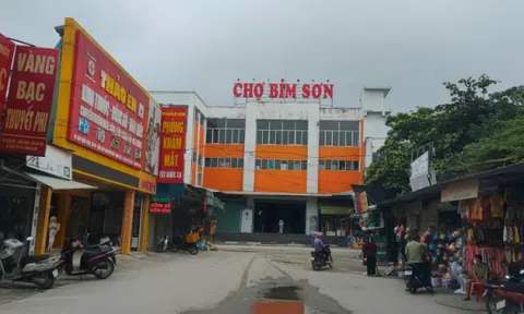 Bỉm Sơn (Thanh Hóa): 11 ki ốt xây dựng sai giấy phép xây dựng sau ba năm vẫn “án ngữ”