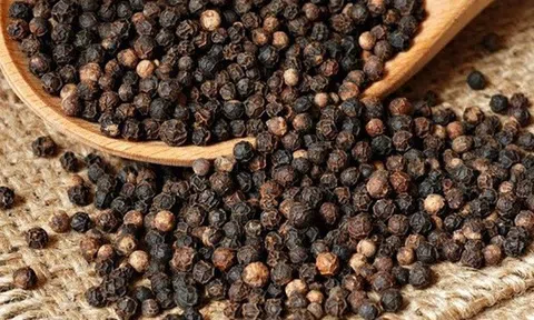 Nghịch lý giá tiêu, thế giới khan hàng, nhưng giá trong nước lại đi xuống