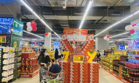 Chia sẻ áp lực với người tiêu dùng, VinMart/VinMart+ nỗ lực giữ giá hàng hóa ổn định, tăng cường khuyến mại