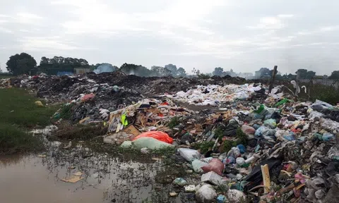 Thạch Thất, Hà Nội: Bãi rác tự phát gây ô nhiễm còn “hành” dân đến bao giờ?