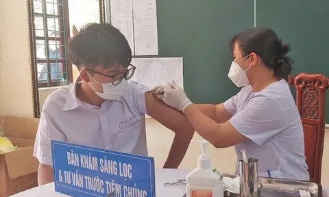Thanh Hóa: 86 học sinh phản ứng sau khi tiêm vắc xin Pfizer phòng COVID-19 phải nhập viện theo dõi