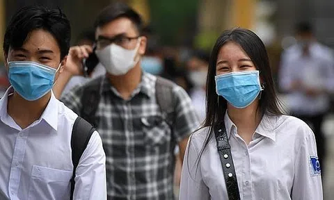 Hà Nội cho học sinh cấp 3 đi học trở lại: Học sinh hồ hởi, nhà trường lo lắng