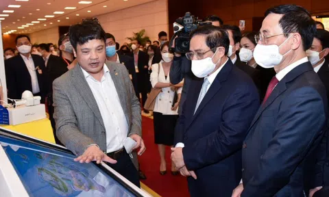Đẩy mạnh chuyển đổi số để làm lợi thiết thực cho người dân, giải quyết những vấn đề lớn của đất nước