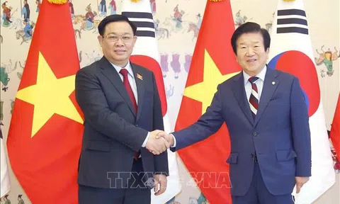 Chủ tịch Quốc hội Vương Đình Huệ hội đàm với Chủ tịch Quốc hội Hàn Quốc