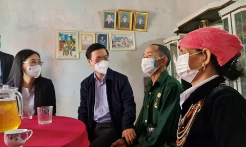 Thường trực Ban Bí thư Võ Văn Thưởng tặng quà Tết cho gia đình chính sách, người nghèo ở Quảng Ngãi