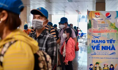 Vietnam Airlines đồng hành vận chuyển người lao động có hoàn cảnh khó khăn về quê đón Tết