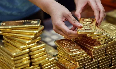 Giá vàng tiếp tục bị đè bẹp khi USD tăng giá rất mạnh