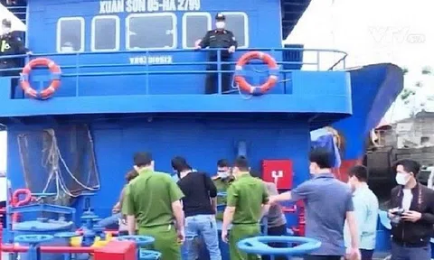 Nghệ An: Phát hiện tàu chở 1 triệu lít xăng không rõ nguồn gốc