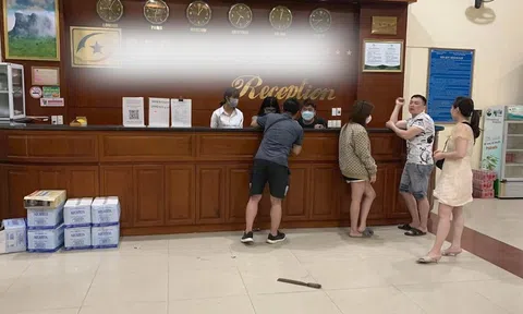 Cầm dao đuổi du khách của người đàn ông tại khách sạn Mộc Châu