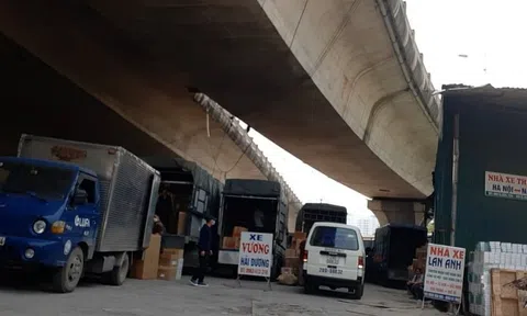Quận Hai Bà Trưng (Hà Nội): Xe tải lập bến bãi, đe dọa cầu Vĩnh Tuy