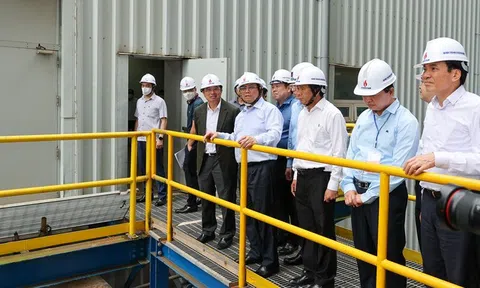 Thủ tướng Chính phủ kiểm tra, làm việc tại dự án Nhiệt điện Thái Bình 2