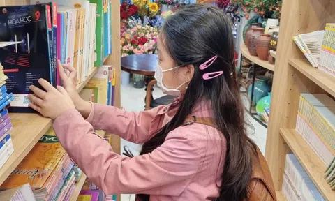 Đại biểu Nguyễn Lân Hiếu đề nghị cấm bán sách tham khảo trong trường