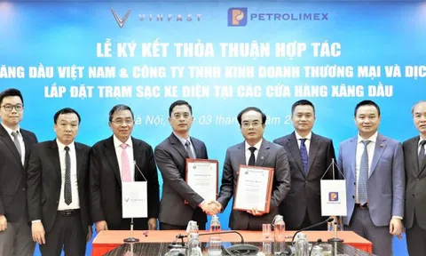 Petrolimex và VinFast ký thỏa thuận hợp tác lắp đặt trạm sạc xe điện tại cửa hàng xăng dầu