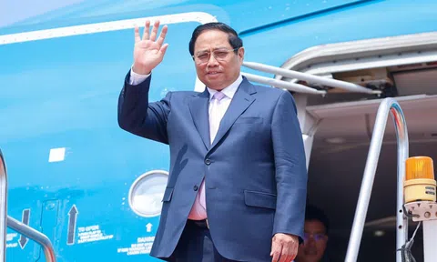 Thủ tướng Phạm Minh Chính tới Vientiane, bắt đầu chuyến công tác tham dự Hội nghị Cấp cao ASEAN