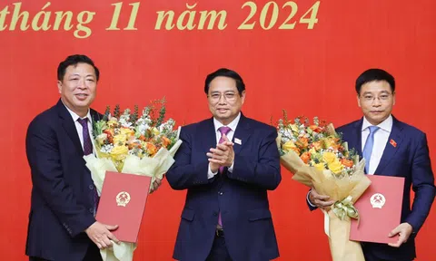 Thủ tướng Phạm Minh Chính trao quyết định bổ nhiệm và giao nhiệm vụ cho 2 tân Bộ trưởng